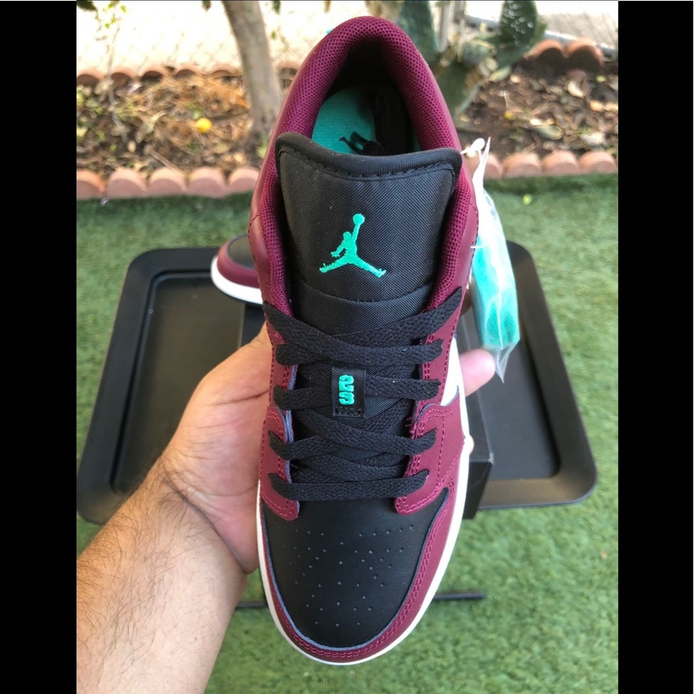 Air Jordan 1 Low “Beetroot” Size 5.5Y/ 7 Women - Picture 3 of 4